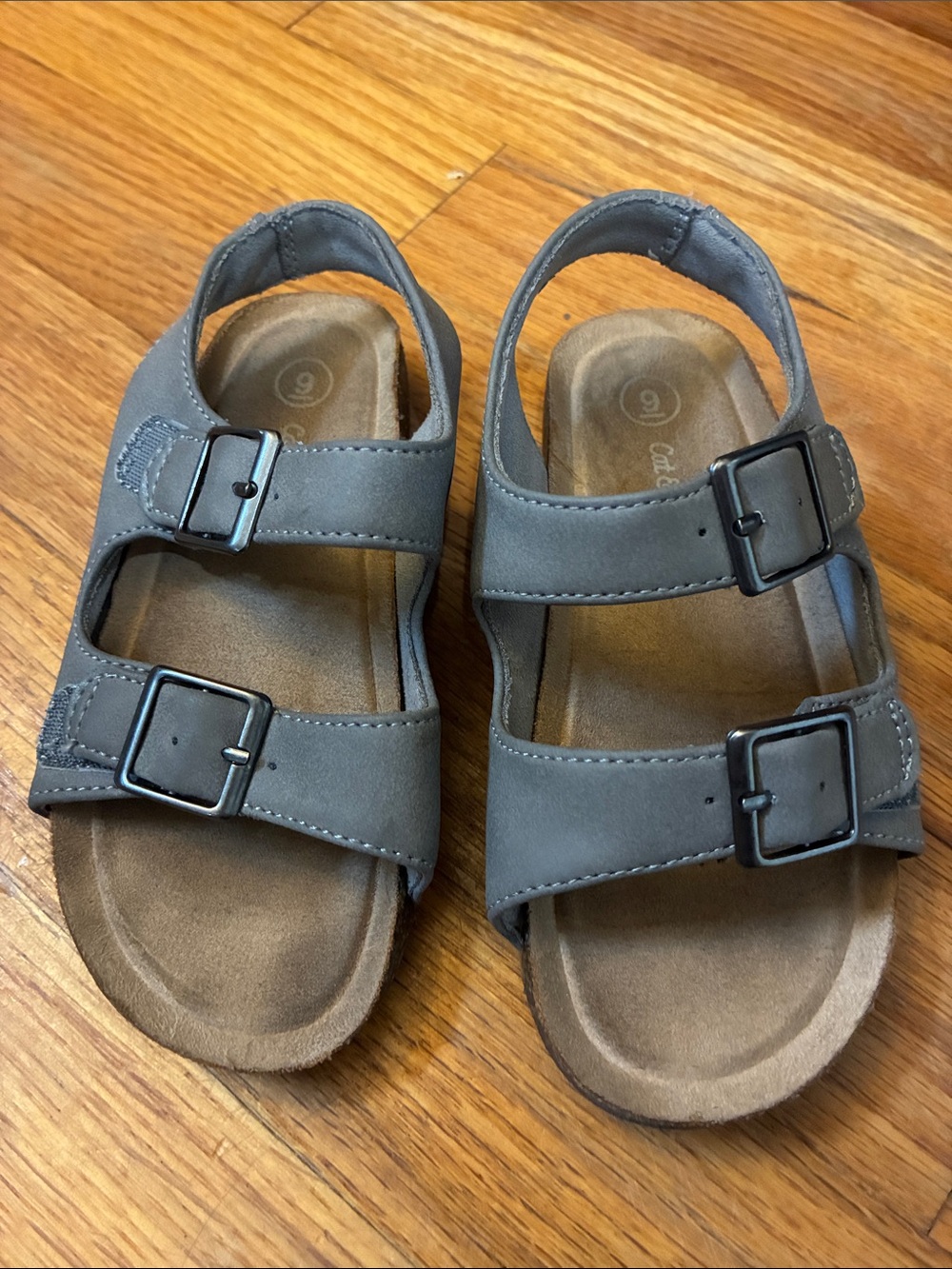 Kids Gray Buckle Sandals Size 9